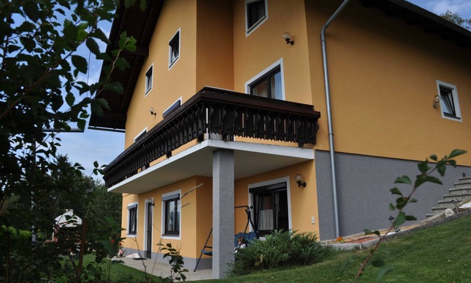 Dorfstetten Apartment | Apartment Höbart - two double rooms, kitchen, bathroom, toilet and anteroom