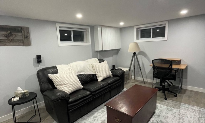 Wright County Apartment | Apartment in Central Ottawa - walk to CHEO/General hospital & trainyards