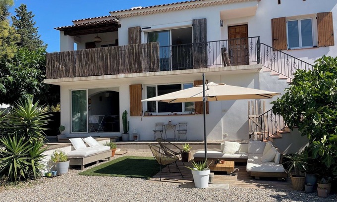 Sollies Pont House | Apartment in high Villa near the center