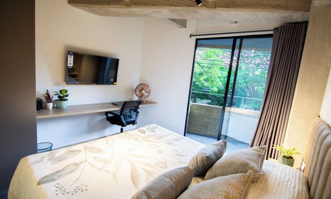 Suramericana Hotel | Apartment in Laureles City view