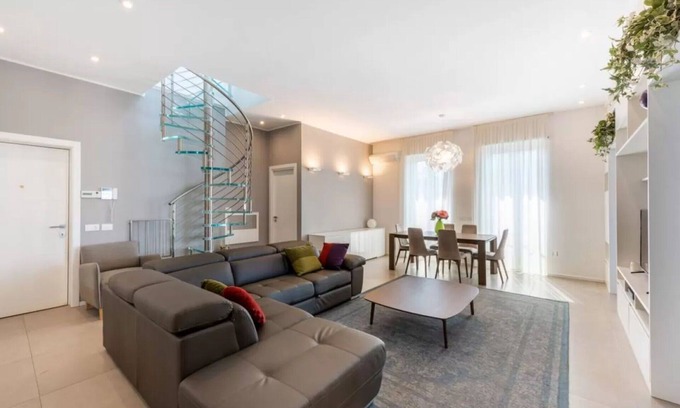 Ticinese Apartment | Apartment in Milan with 3 bedrooms sleeps 6