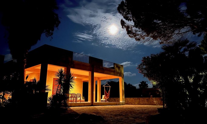 Lido Marausa Villa | Apartment in Villa, seafront, relax, garden and parking