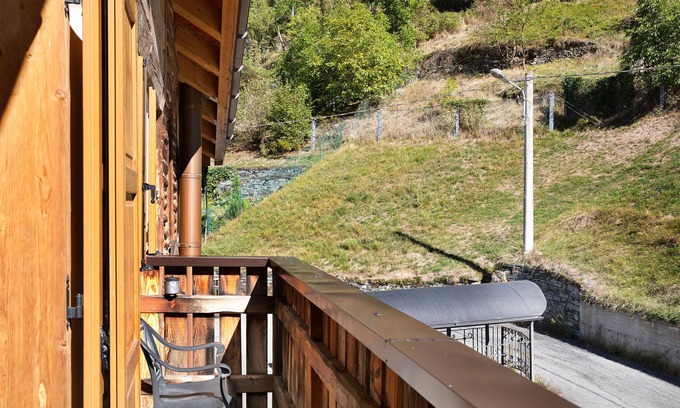 Chiesa in Valmalenco Apartment | Apartment 'Casa Vacanza La Rocca Bilocale' with Mountain View, Balcony & Wi-Fi