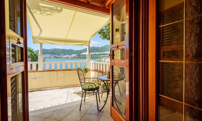 Ploce Apartment | Apartment Jadranka with Sea View in Rogotin