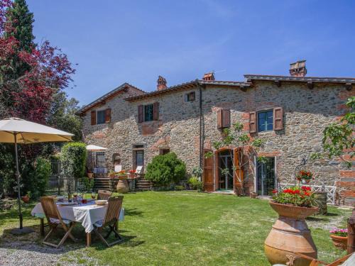 Montevarchi Apartment | Apartment Le Poggiole-2 by Interhome