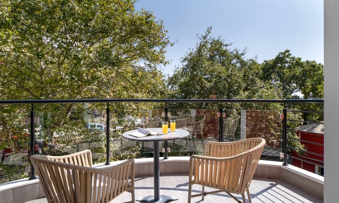 Anthousa Apartment | Apartment 'Maisonette' with Shared Terrace, Wi-Fi and Air Conditioning
