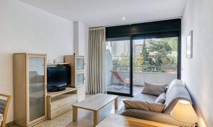 Llanca Apartment | Apartment 'Maritimo' with Private Terrace, Wi-Fi and Air Conditioning