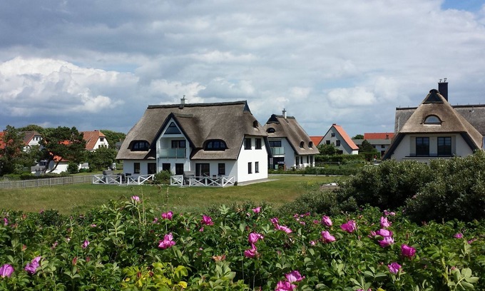 Vitte Apartment | Apartment Meeresrauschen, beach vacation in a thatched roof house, W-Lan