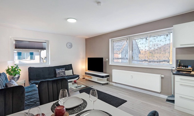 Oberweier Apartment | Apartment 'Moderne' with Private Terrace, Balcony and Wi-Fi
