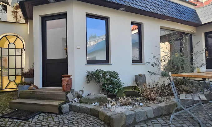 Striesen Apartment | Apartment 'Nahe Blauen Wunder 2' with Shared Terrace, Shared Garden and Wi-Fi