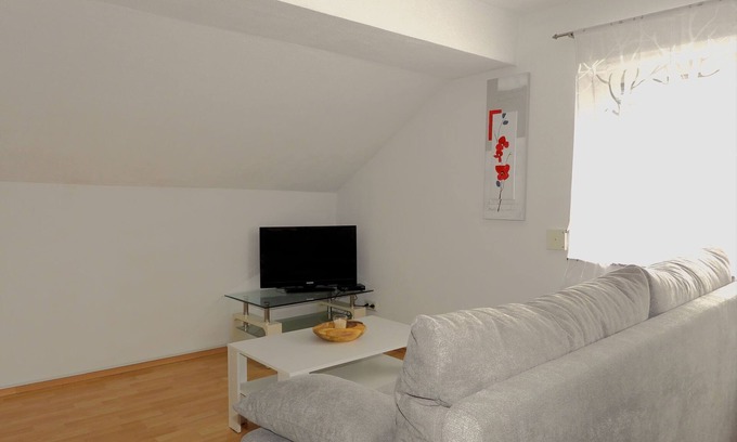 Mainz-Bingen Apartment | Apartment 'Nahe Mit 40qm' with Wi-Fi
