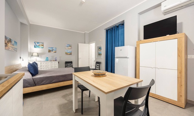 Casteldaccia Apartment | Apartment 'Naurra' with Balcony and Air Conditioning