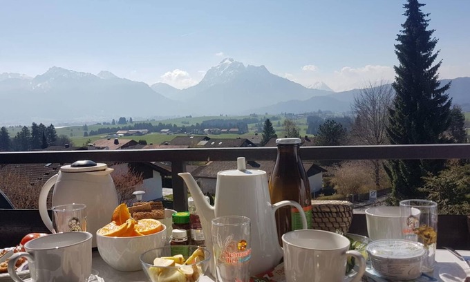 Enzensberg Apartment | Apartment 'Neuschwanstein-blick' with Lake View, Shared Garden and Wi-Fi