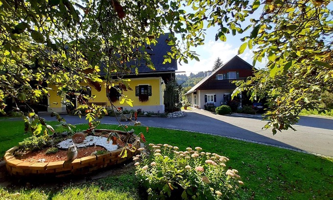 Gundersdorf Apartment | Apartment on a vineyard in a quiet, rural location, with a rustic balcony and a children’s playground on site