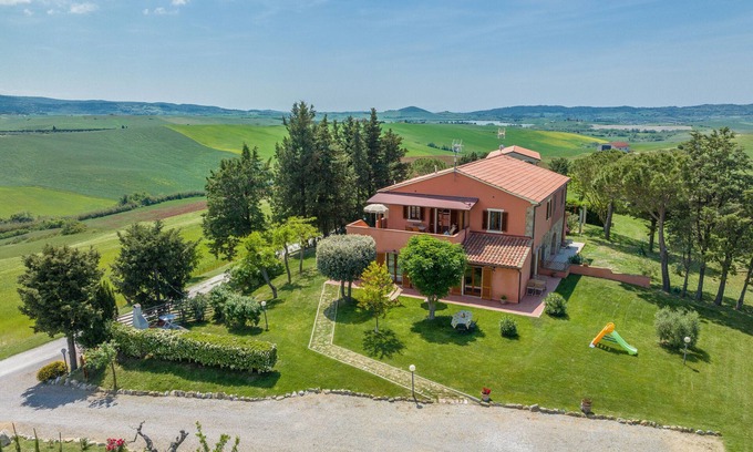 Santa Luce Apartment | Apartment "Oleandro" with Shared Garden & Wi-Fi