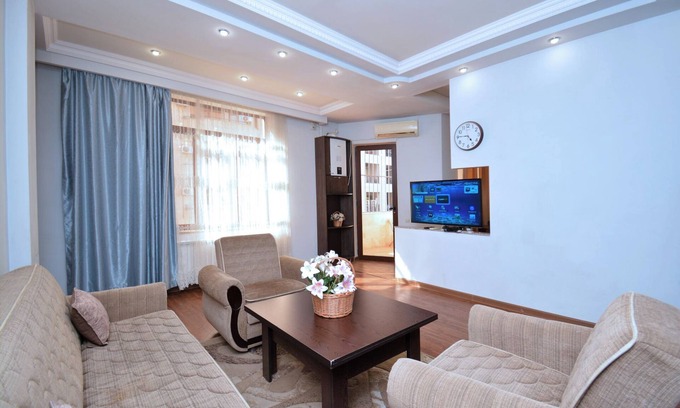 Kentron Apartment | Apartment on Aram street