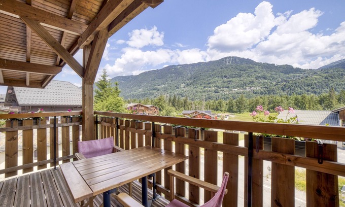 Morillon Apartment | Apartment 'Oxalis' with Mountain View, Balcony and Wi-Fi