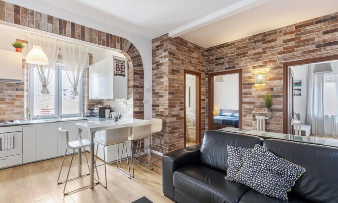 Borgo Venezia Apartment | Apartment "Queen East Verona" with Mountain View, air conditioning, Wi-Fi & Balcony