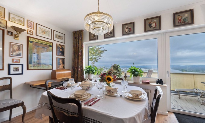 Urbar Apartment | Apartment 'Rheinblick Am Rheinsteig' with Mountain View, Wi-Fi and Air Conditioning