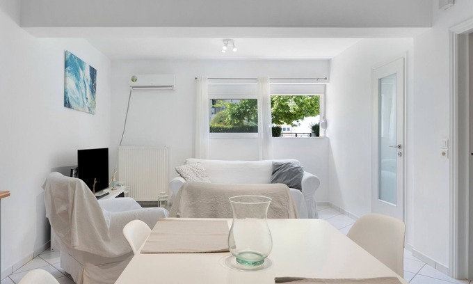 Vrilissia Apartment | Apartment 'S K Ground Flat In Vrilissia' with Wi-Fi and Air Conditioning
