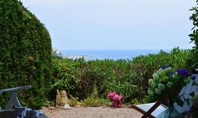 Plage de la Garonnette Apartment | Apartment Sainte-Maxime, 1 bedroom, 5 persons