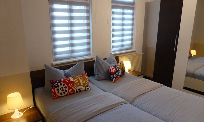 Jena Apartment | Apartment Schiller, 2 bedrooms, near the center, free W - Schiller