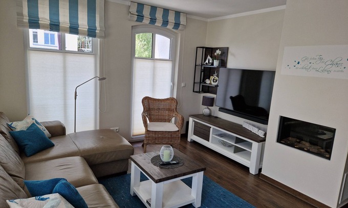 Seebad Bansin Condo | Apartment Schloonblick, central, 300 m beach, free WiFi, gas fireplace, 2 balconies