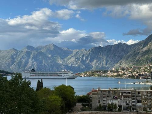 Skaljari Apartment | Apartment Sea View