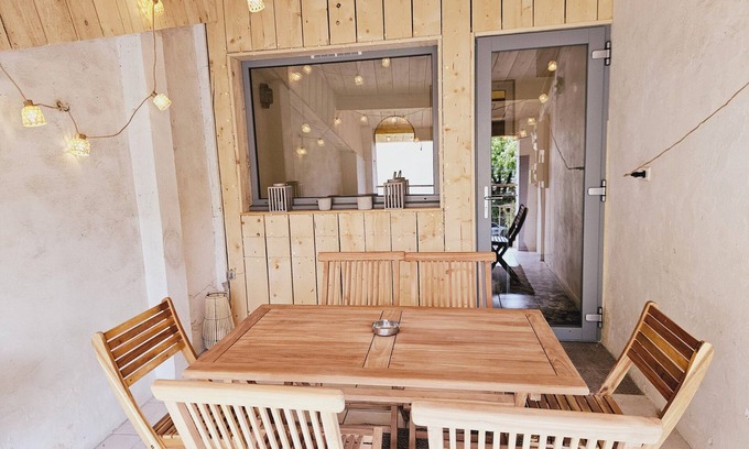 Marsanne Apartment | Apartment - shaded terrace