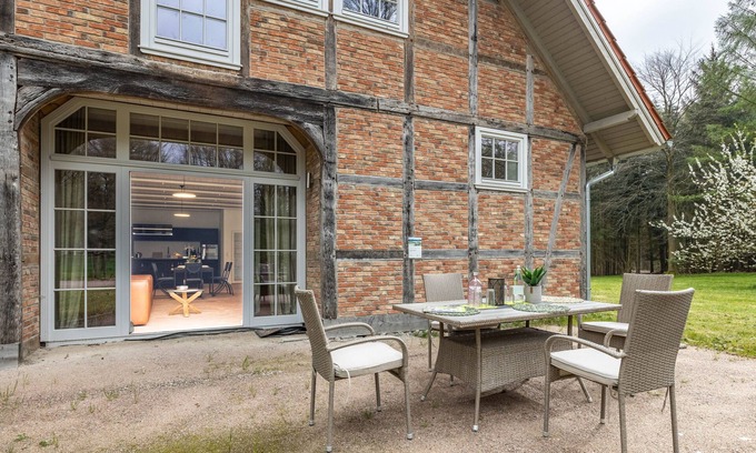 Dedelstorf Apartment | Apartment 'South Terrace with Loft Charm' with Mountain View, Private Pool and Wi-Fi