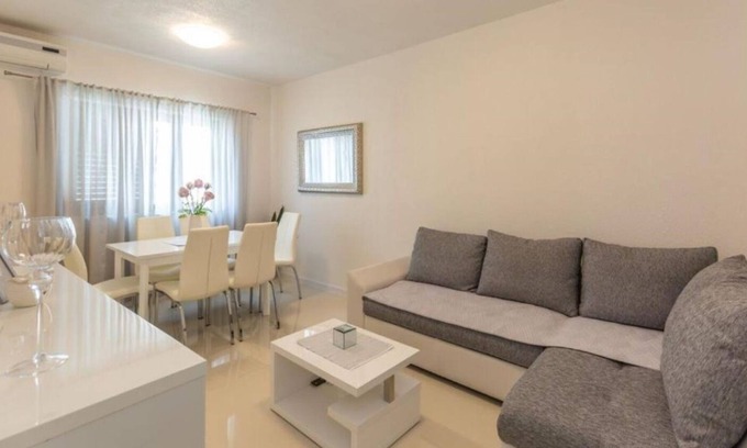 Istok Apartment | Apartment Tattoo - modern & free parking: A6(2+1) - Makarska, Riviera Makarska, Croatia