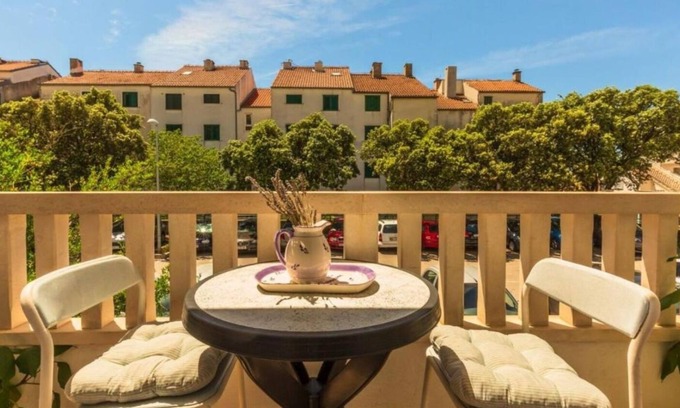 Istok Apartment | Apartment Tattoo - modern & free parking: A1(2+1) - Makarska, Riviera Makarska, Croatia