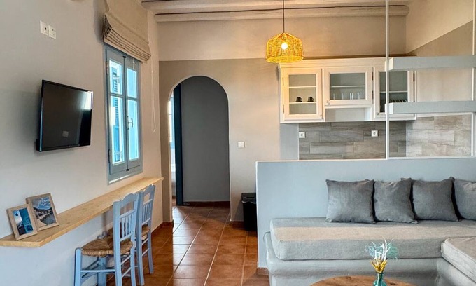Agios Ioannis Apartment | Apartment 'Unit 3' with Sea View, Wi-Fi and Air Conditioning