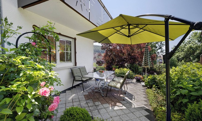 Gemarkung Tieringen Apartment | Apartment 'Waltraud' with Shared Terrace, Shared Garden and Wi-Fi