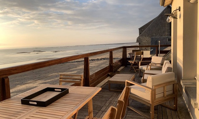 Agon-Coutainville Apartment | Apartment with beautiful terrace on the seafront