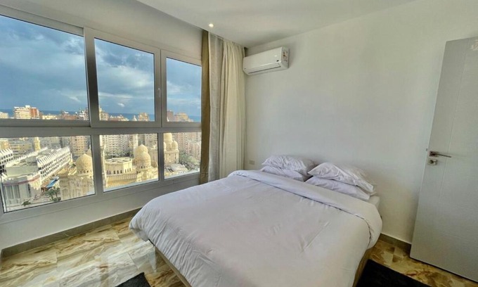 Al-Jumruk Apartment | Apartment with a view of the sea