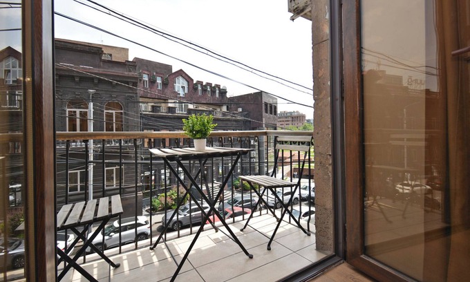Kentron Apartment | Apartment with balcony on Nalbandyan