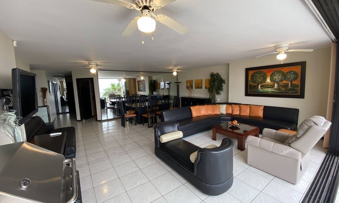 Salinas Apartment | Apartment with ocean view and direct access to the beach