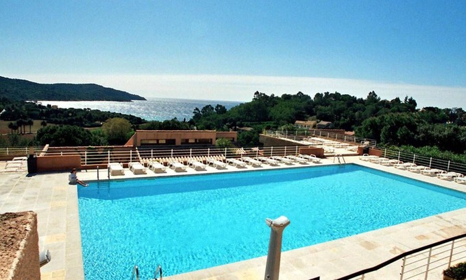 La Croix-Valmer Apartment | Apartment with Pool and Terrace 300m from the Beach