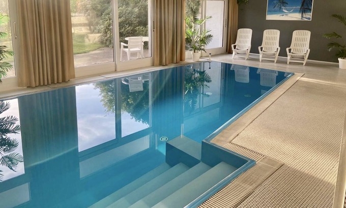 Neusatz Apartment | Apartment with spa and pool
