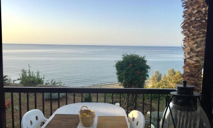 Pachyammos House | Apartment with stunning sea view