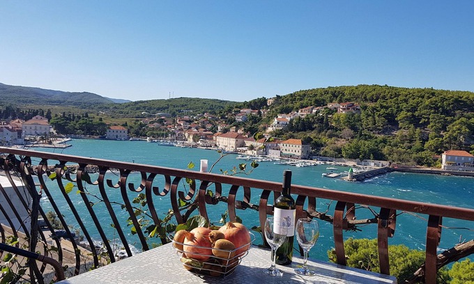 Island Hvar Apartment | Apartments and Room Caric