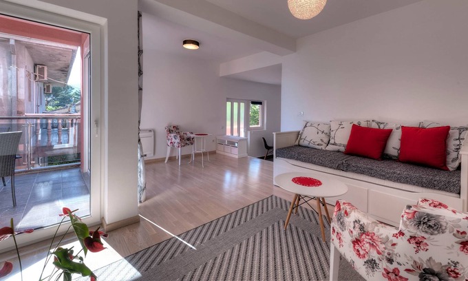 Tomicici Apartment | Apartments Delfin