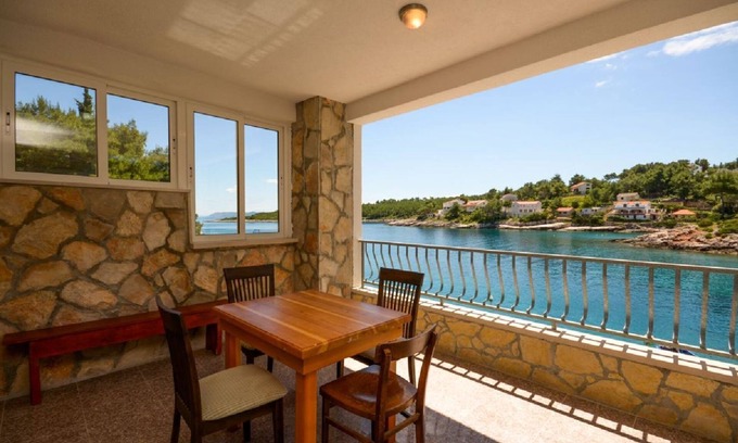 Cove Basina (Jelsa) Apartment | Apartments Ivo (38671-A4) - Basina