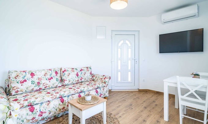 Lozica Apartment | Apartments Lovro - One bedroom apartment with Balcony and Sea View (3)