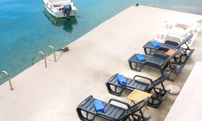Krucica Apartment | Apartments Melany - One Bedroom Apartment with Shared Terrace and Sea View