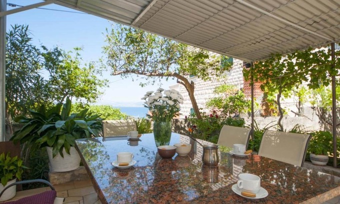 Splitska Apartment | Apartments Mira -One Bedroom Apartment with Terrace and Sea View(A1)