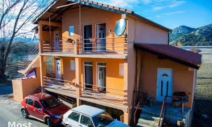 Dodosi House | Apartments Most Suite with lake view 3