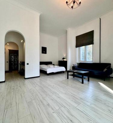 Sukhinovka Apartment | ApartPoltava Світлі апартаменти з високою стелею Стильний ДИЗАЙН 2023