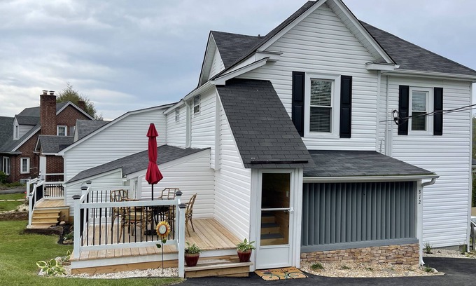 Galax Apartment | Appalachian Lofts - Fiddlers Roost